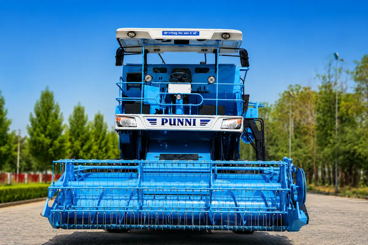 Front view of Punni Grain Cruiser Plus with 12 Feet Cutter Bar